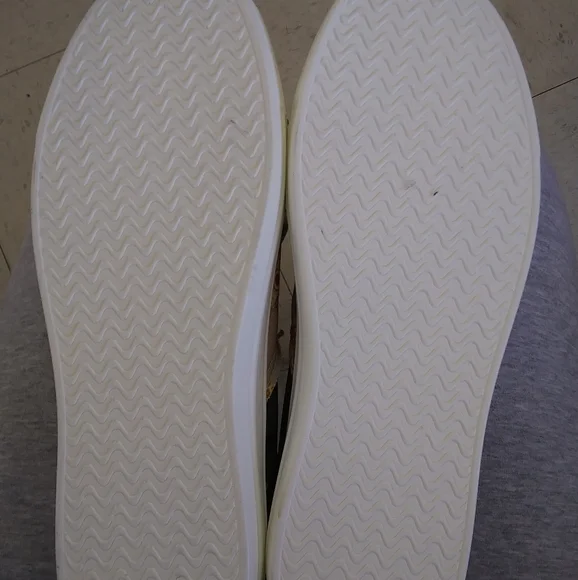 ๐HP๐ Canvas Animal Print Slip On Sneakers - Picture 3 of 4